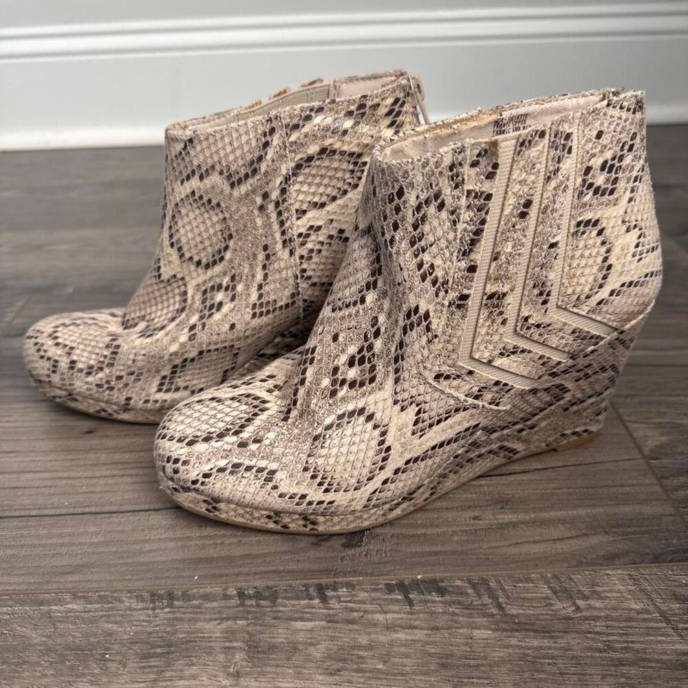 Sugar Womens Juliette Snakeskin Print Wedge Ankle Booties Size 7M